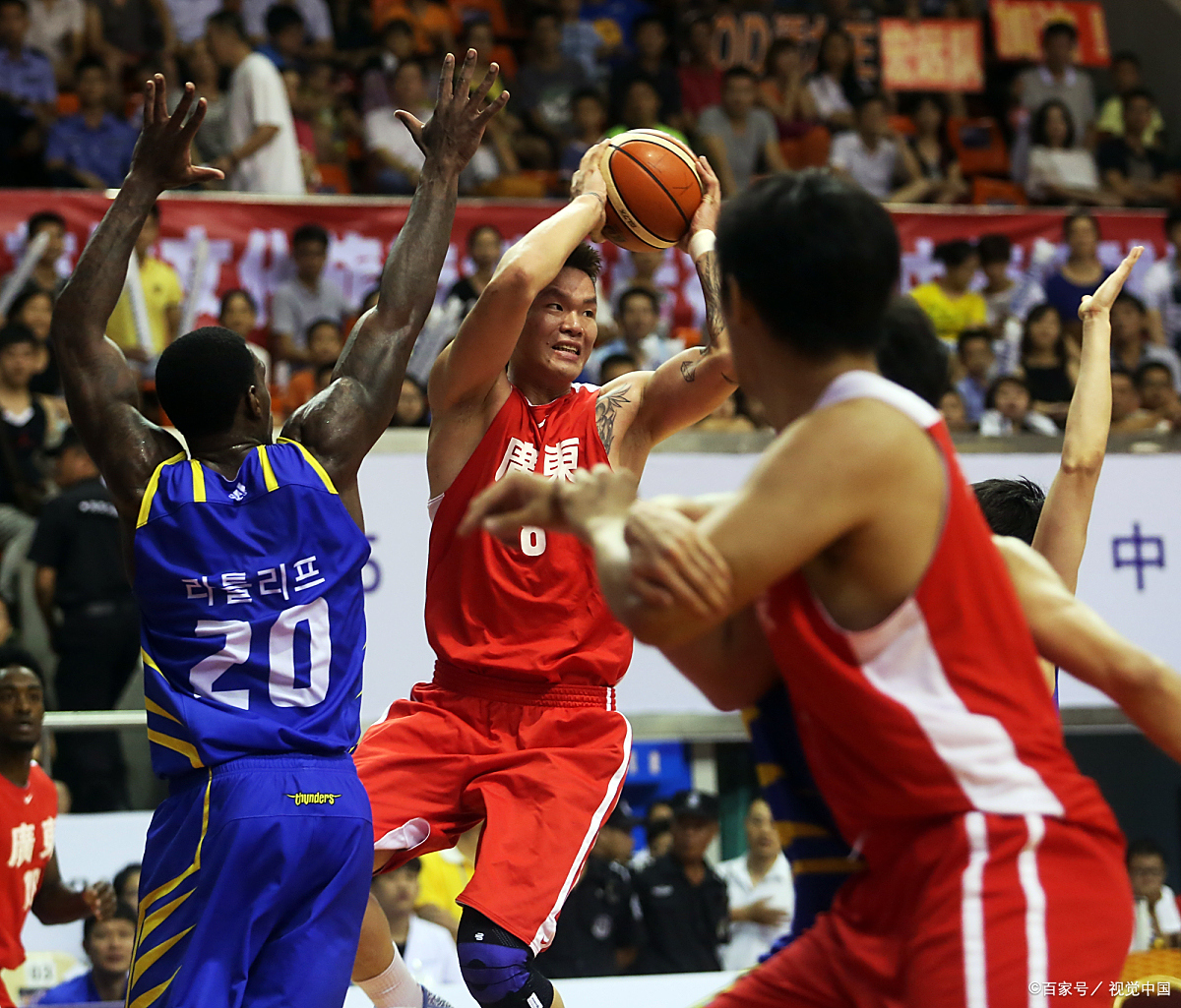 广东队鏖战篮网，福克斯状态火热