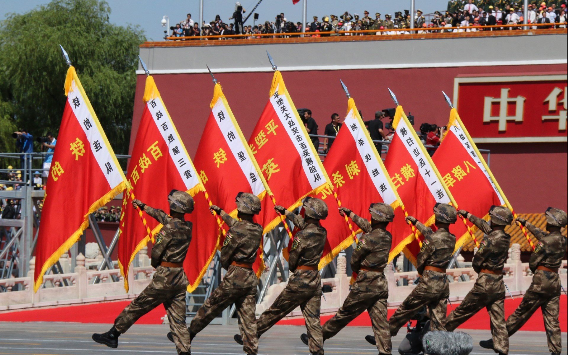 无解锋刃刺穿铁壁，哀兵突围点燃黑夜，个人英雄与集体意志的足球二重奏