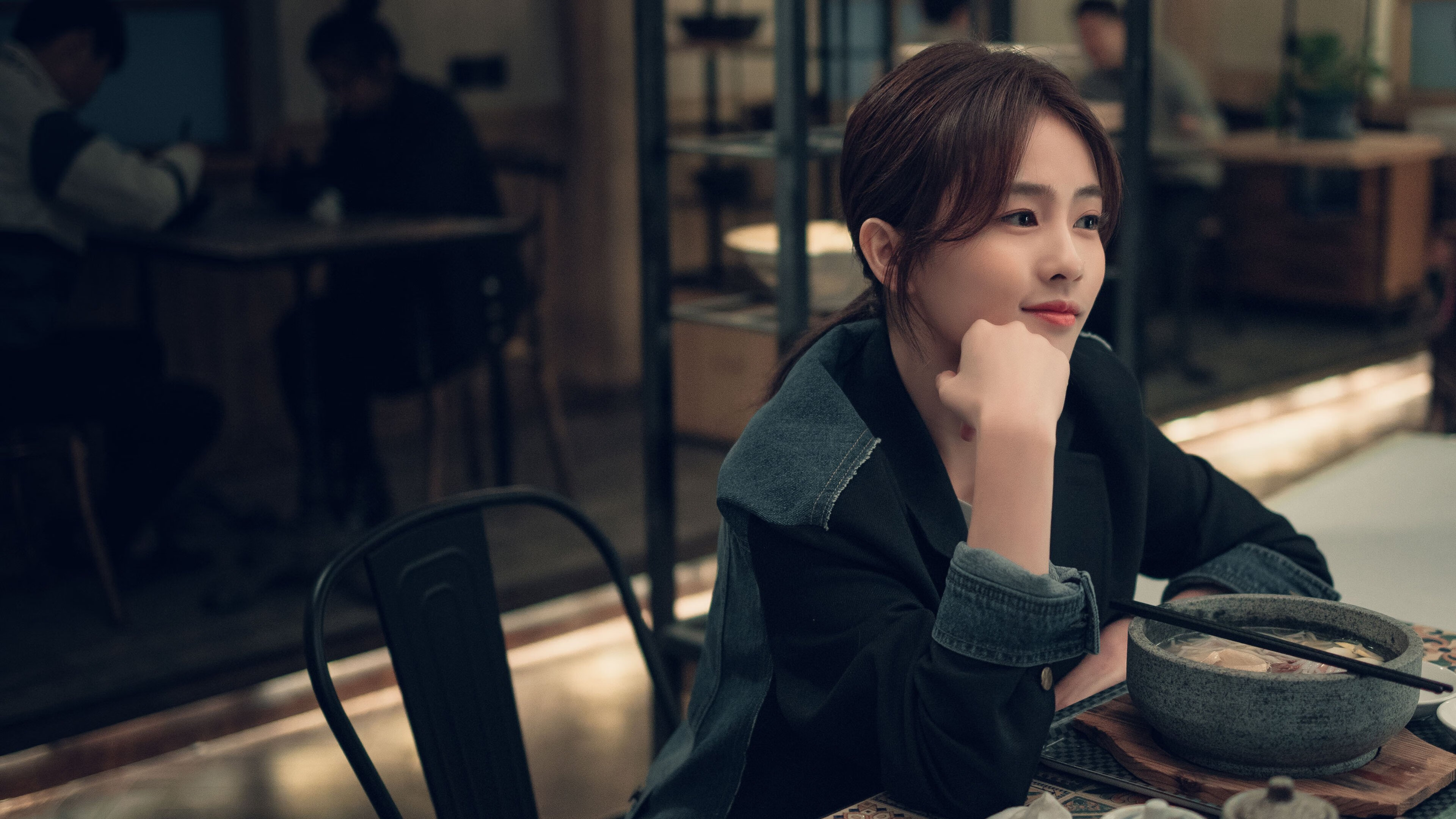 足球的决战夜，篮球的救世主