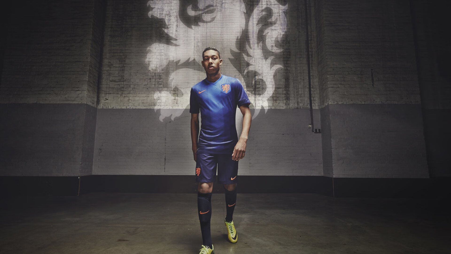 铁砧与铁匠，当马赛的防守长城在德国战车的轰鸣中巍然矗立